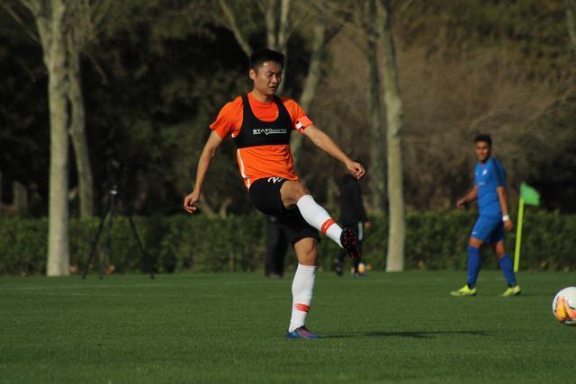 英超最佳阵：萨拉赫领衔，帕尔默&加克波在列